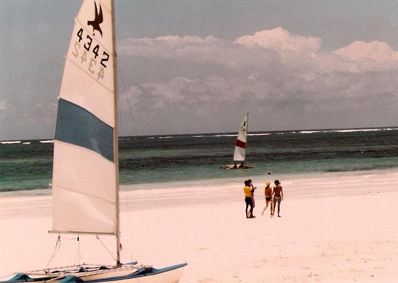 06_Africana Sea Lodge station leave4 Kenya1981.jpg